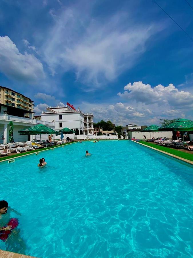 Hotel Premier Class Valea Lupului  Exterior photo